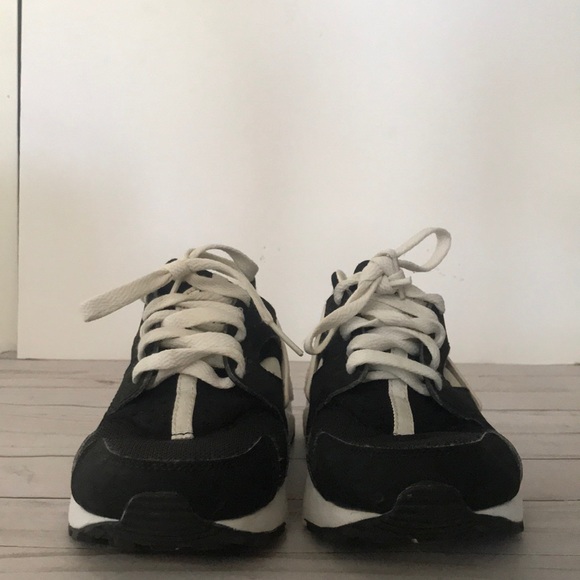 Nike Huarache shoes for girls - Picture 2 of 5